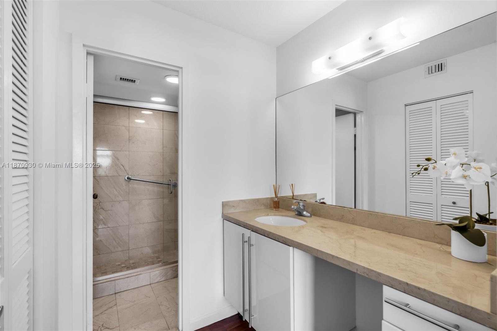 2333 Brickell Ave #2708, Miami FL 33129
