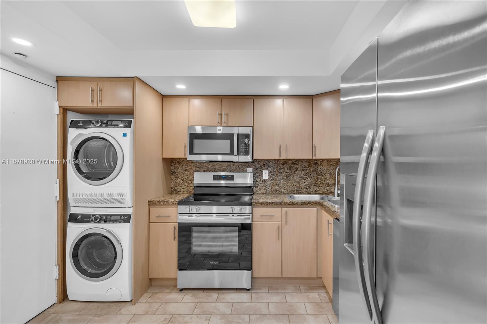 2333 Brickell Ave #2708, Miami FL 33129