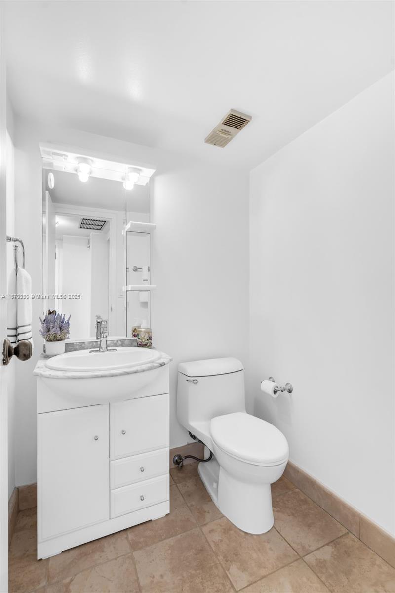 2333 Brickell Ave #2708, Miami FL 33129