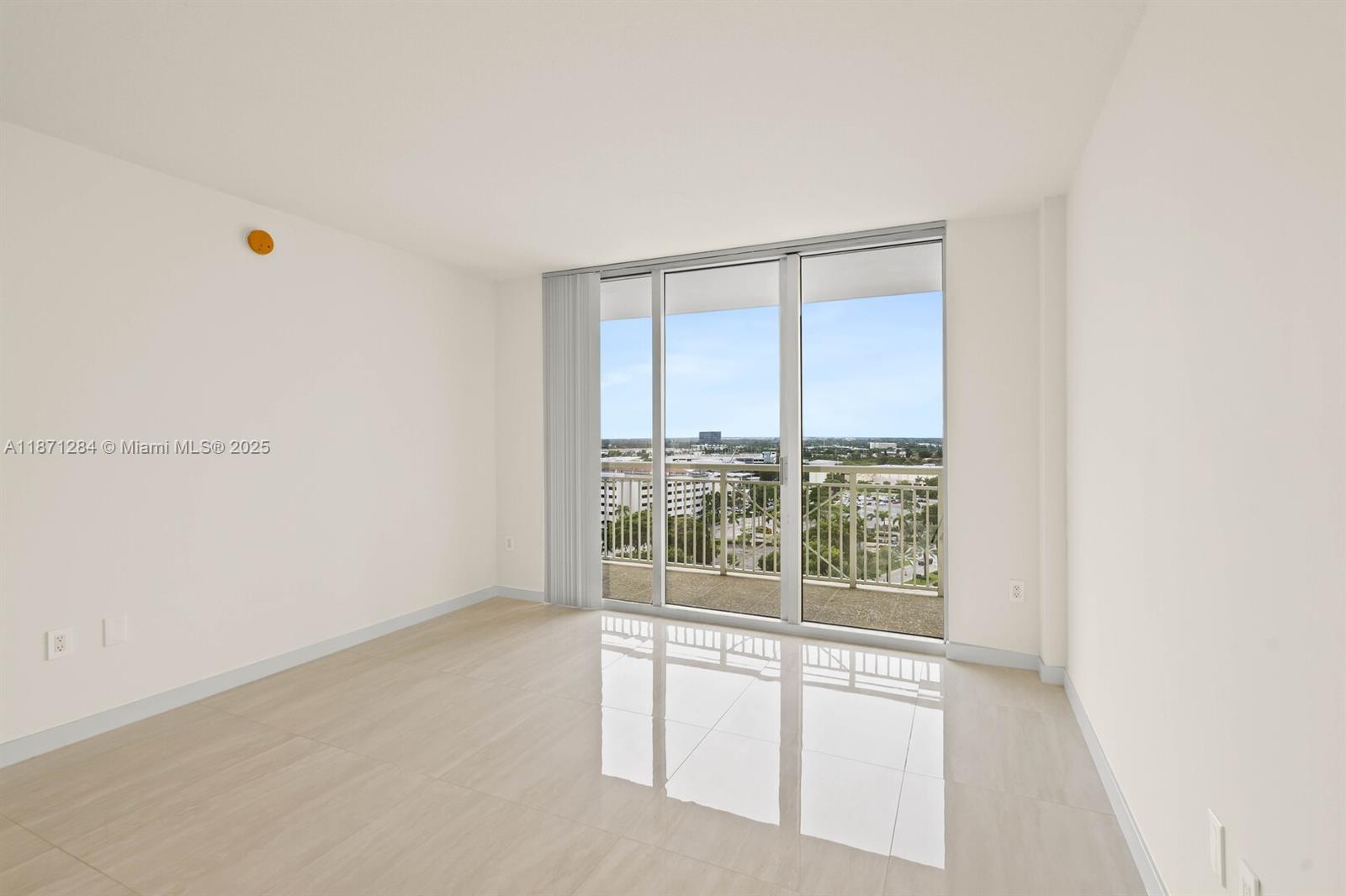 19501 W Country Club Dr #1410, Aventura FL 33180