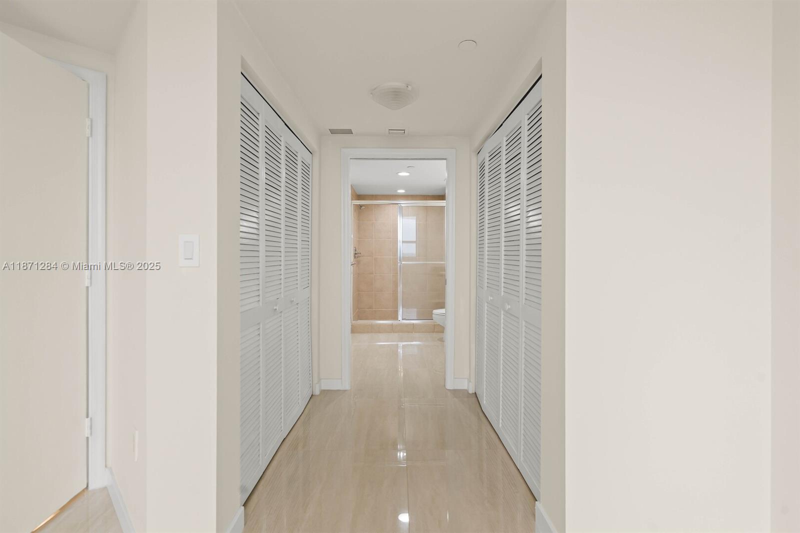 19501 W Country Club Dr #1410, Aventura FL 33180
