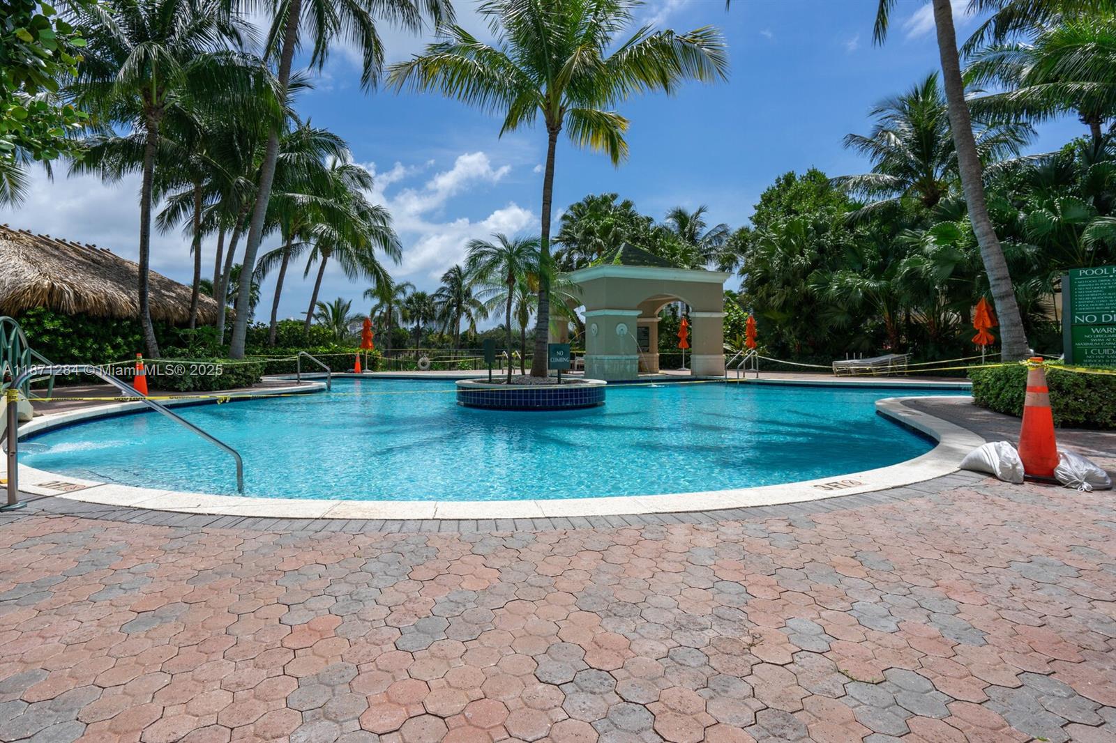 19501 W Country Club Dr #1410, Aventura FL 33180