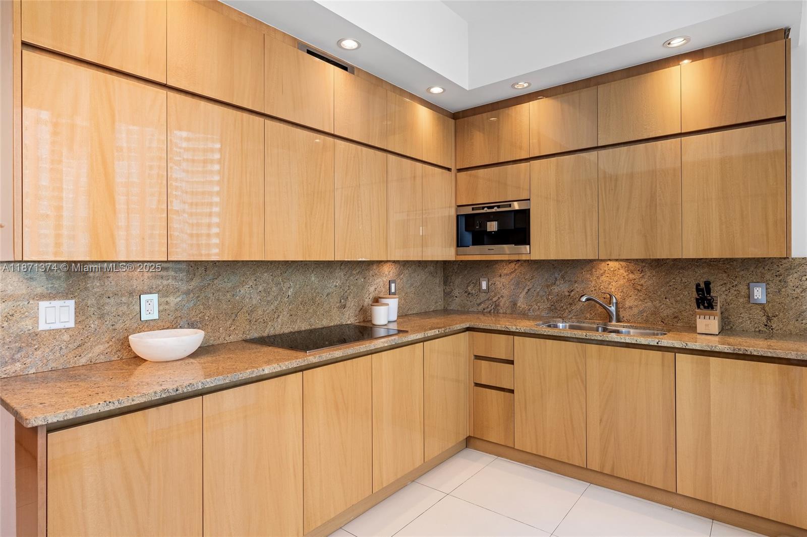 50 S Pointe Dr #1005, Miami Beach FL 33139