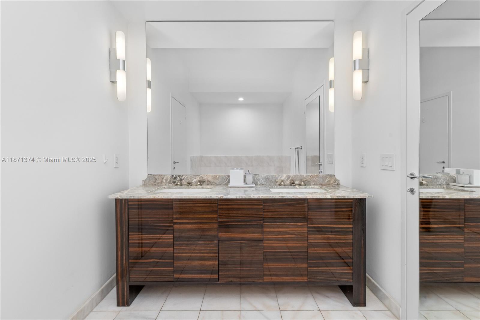 50 S Pointe Dr #1005, Miami Beach FL 33139