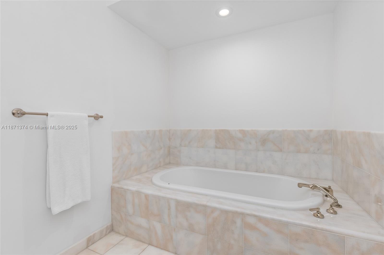 50 S Pointe Dr #1005, Miami Beach FL 33139
