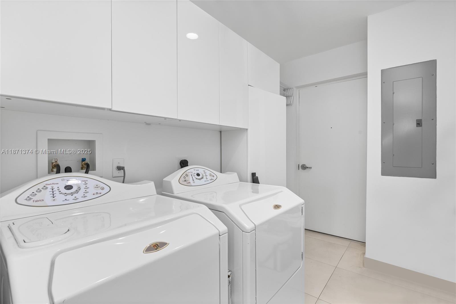 50 S Pointe Dr #1005, Miami Beach FL 33139