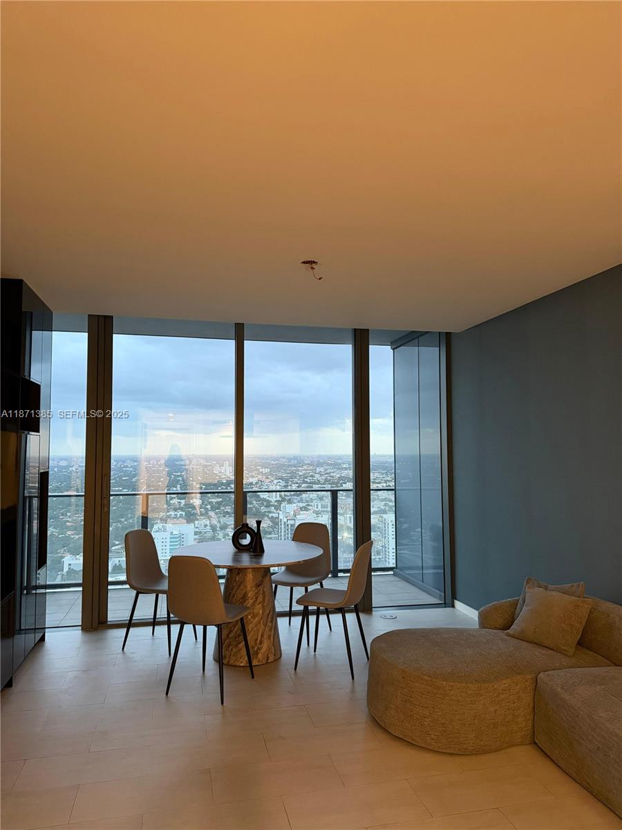 1000 Brickell Plaza #4904, Miami FL 33131