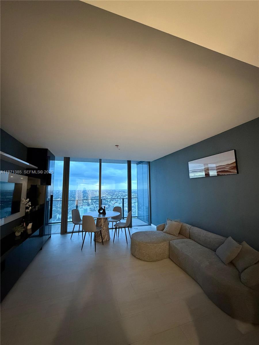 1000 Brickell Plaza #4904, Miami FL 33131