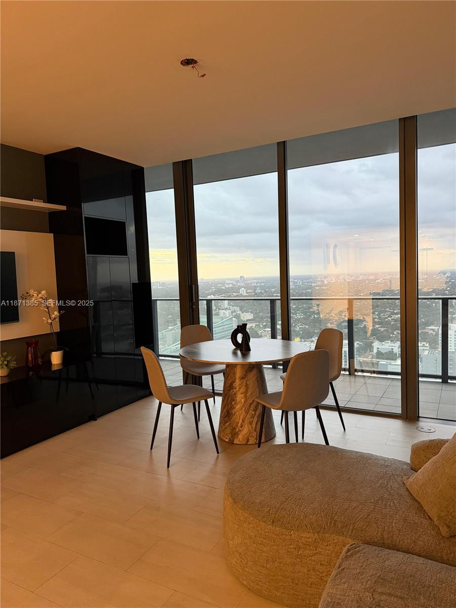 1000 Brickell Plaza #4904, Miami FL 33131