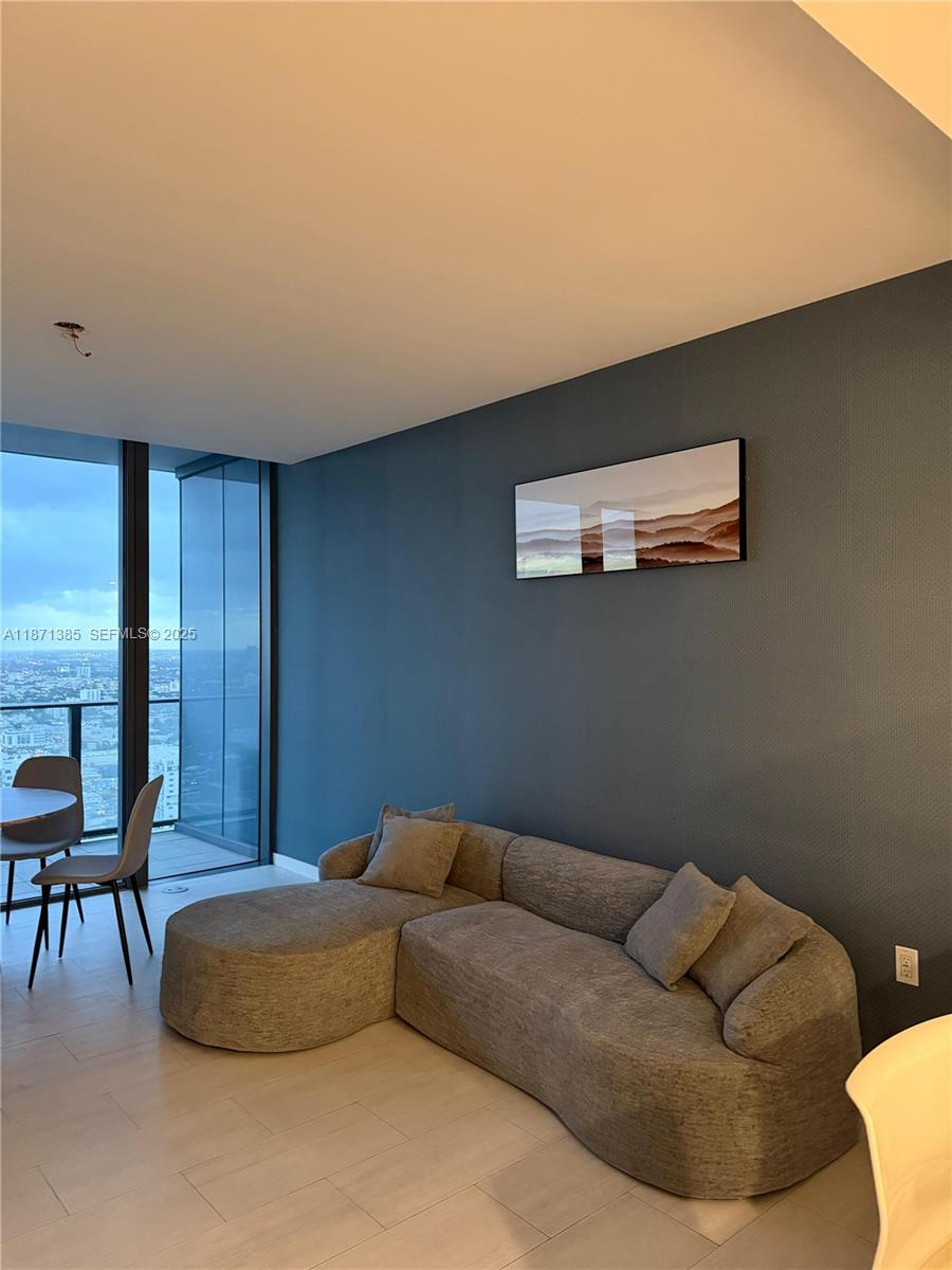 1000 Brickell Plaza #4904, Miami FL 33131