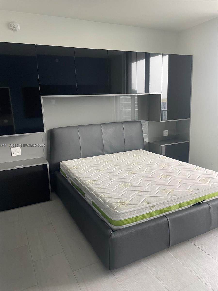 1000 Brickell Plaza #4904, Miami FL 33131