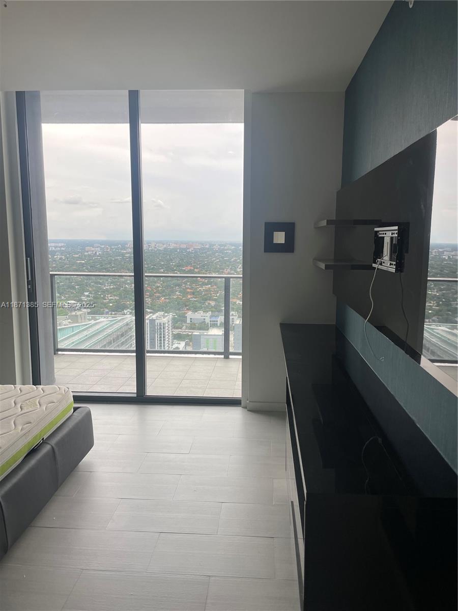 1000 Brickell Plaza #4904, Miami FL 33131