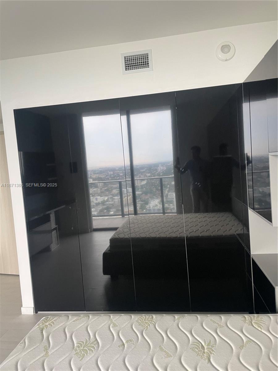 1000 Brickell Plaza #4904, Miami FL 33131