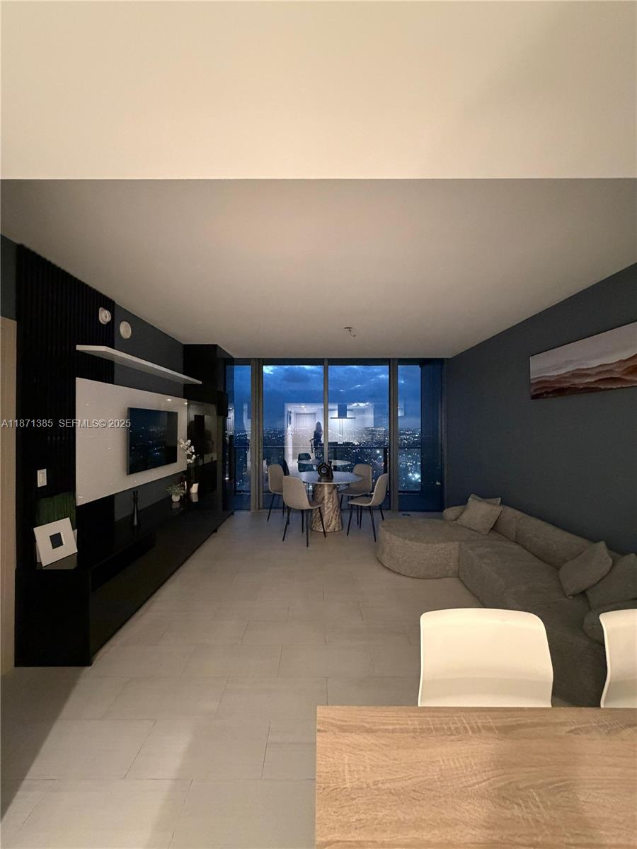 1000 Brickell Plaza #4904, Miami FL 33131