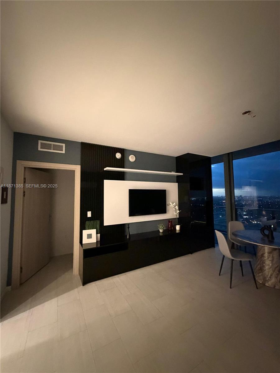 1000 Brickell Plaza #4904, Miami FL 33131