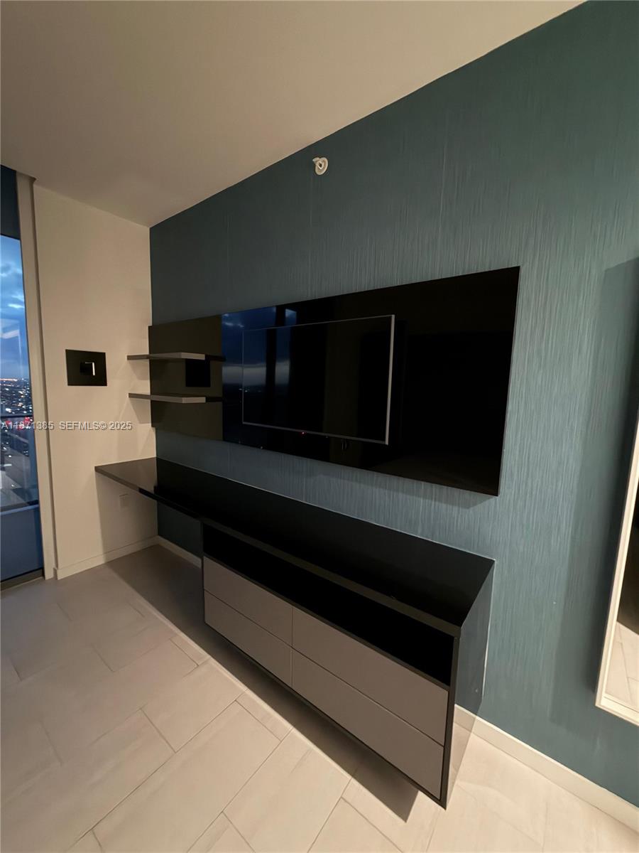 1000 Brickell Plaza #4904, Miami FL 33131