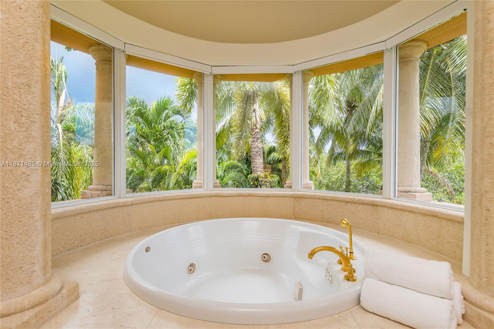 104 Paloma Dr, Coral Gables FL 33143