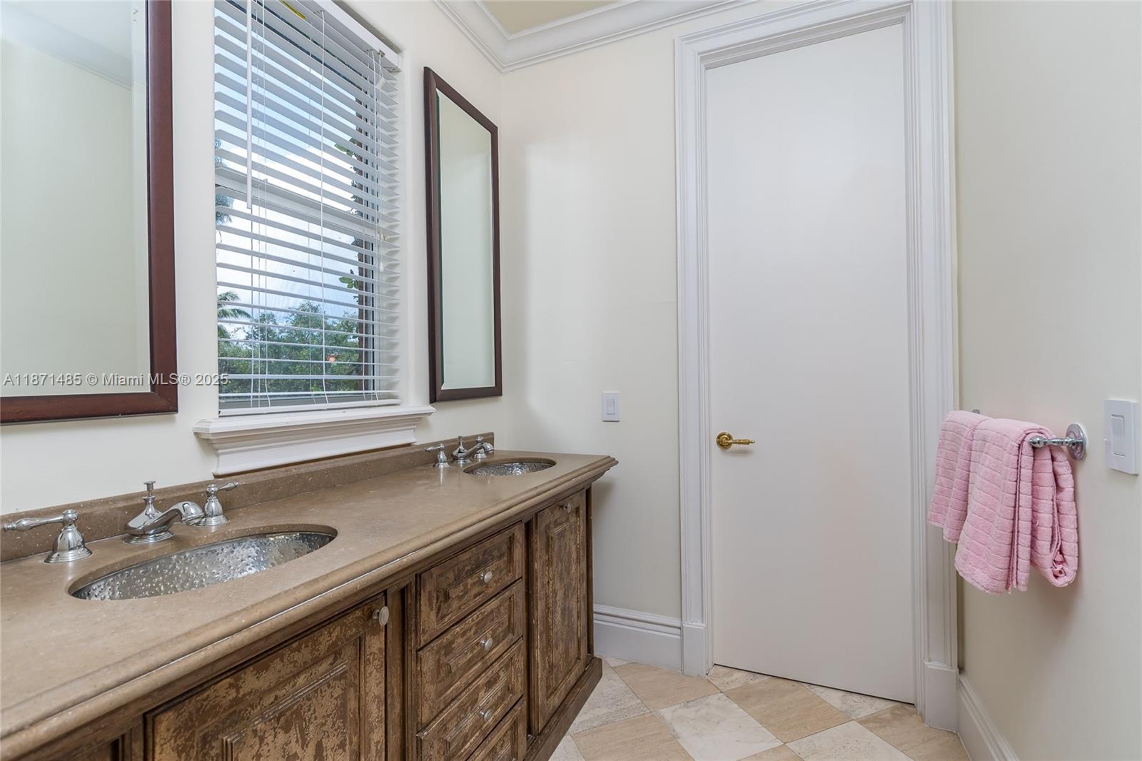 104 Paloma Dr, Coral Gables FL 33143