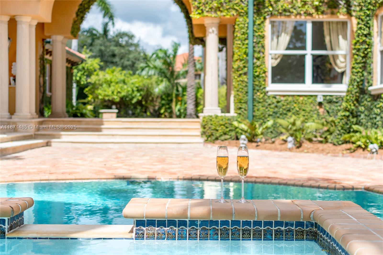 104 Paloma Dr, Coral Gables FL 33143