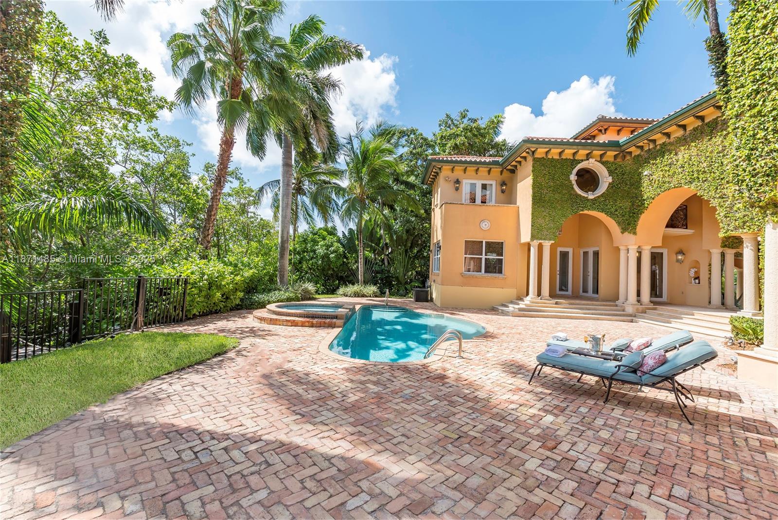 104 Paloma Dr, Coral Gables FL 33143