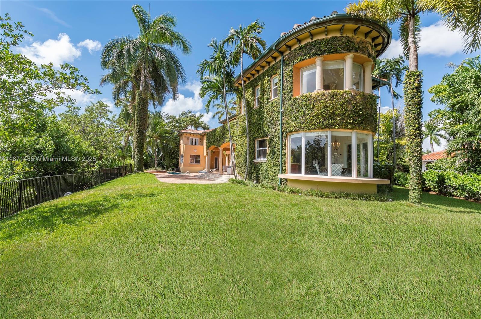 104 Paloma Dr, Coral Gables FL 33143
