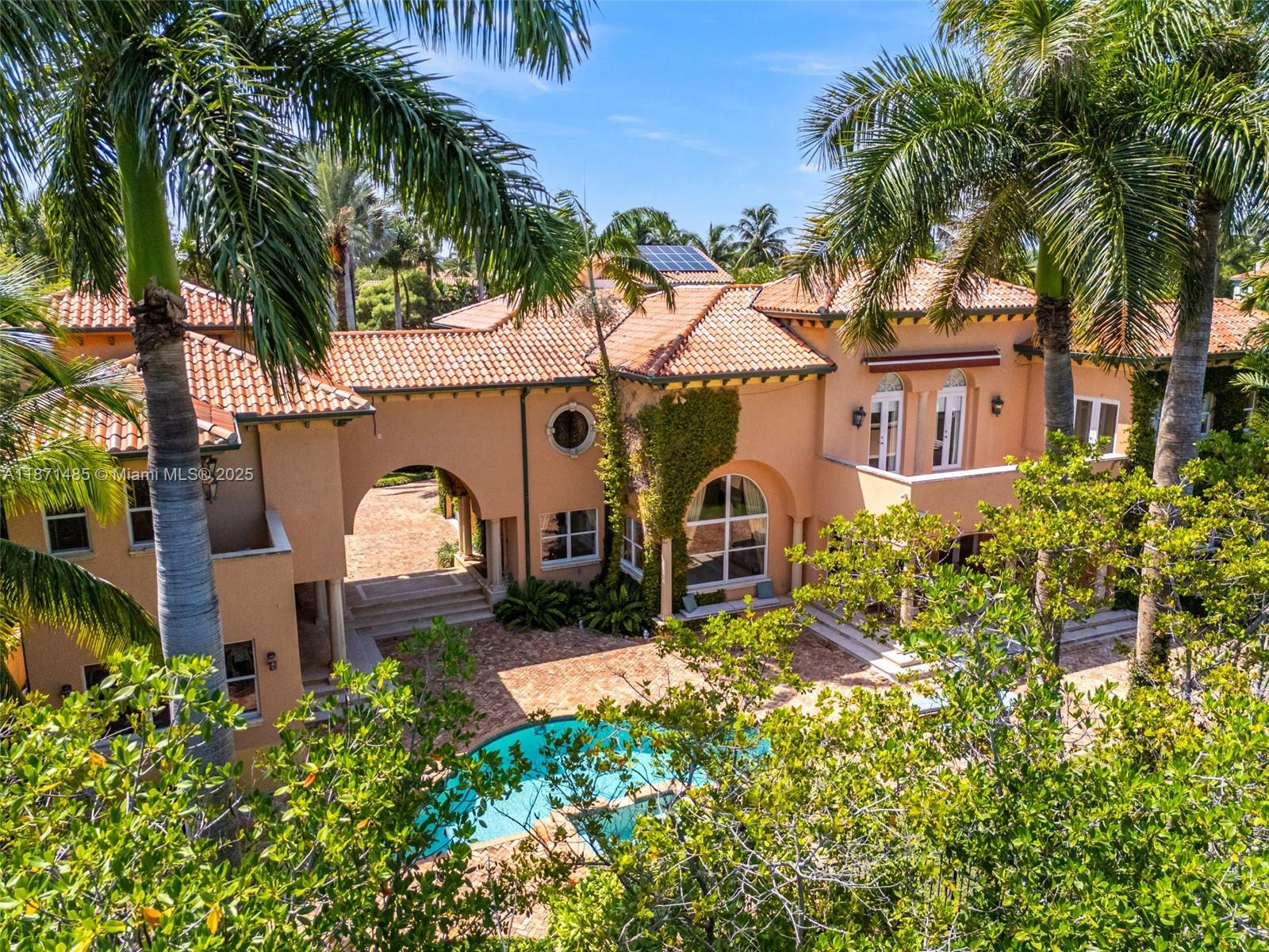 104 Paloma Dr, Coral Gables FL 33143