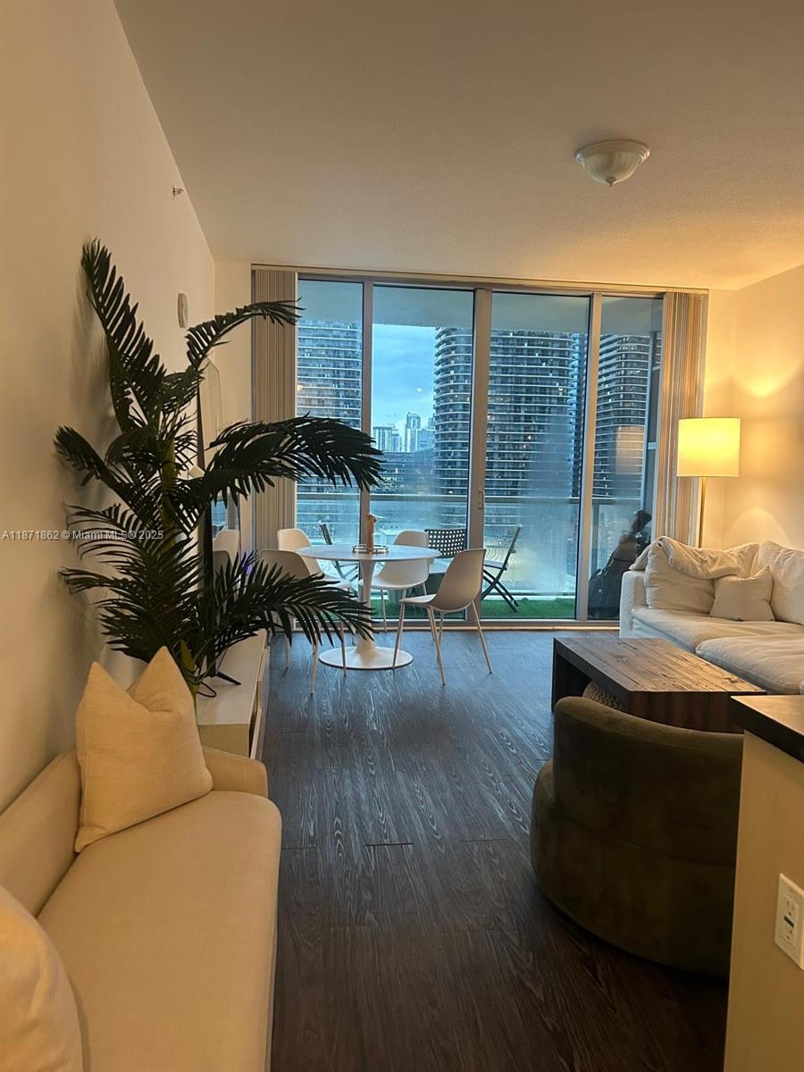 1111 SW 1st Ave #2121-N, Miami FL 33130