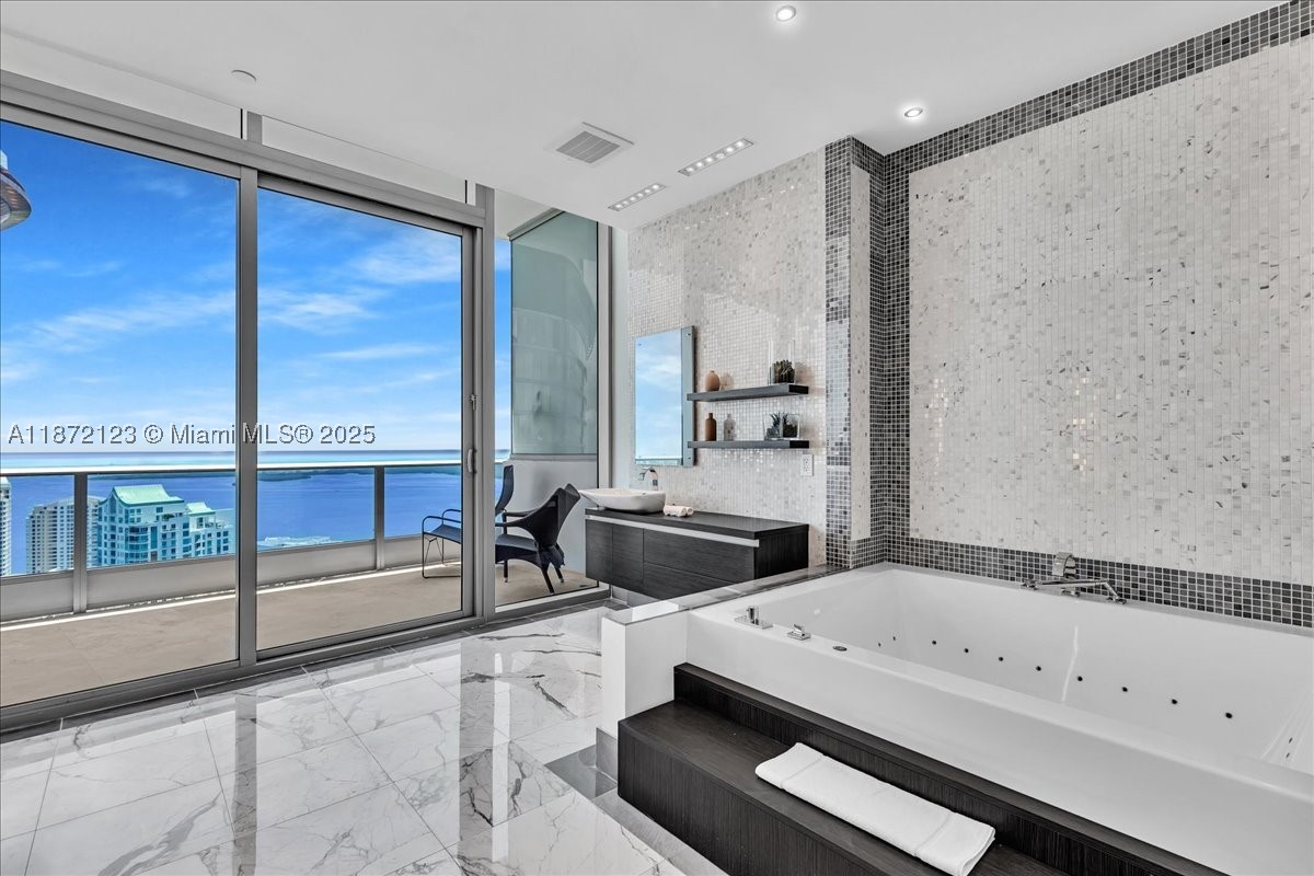 200 Biscayne Boulevard Way #PH 5401, Miami FL 33131