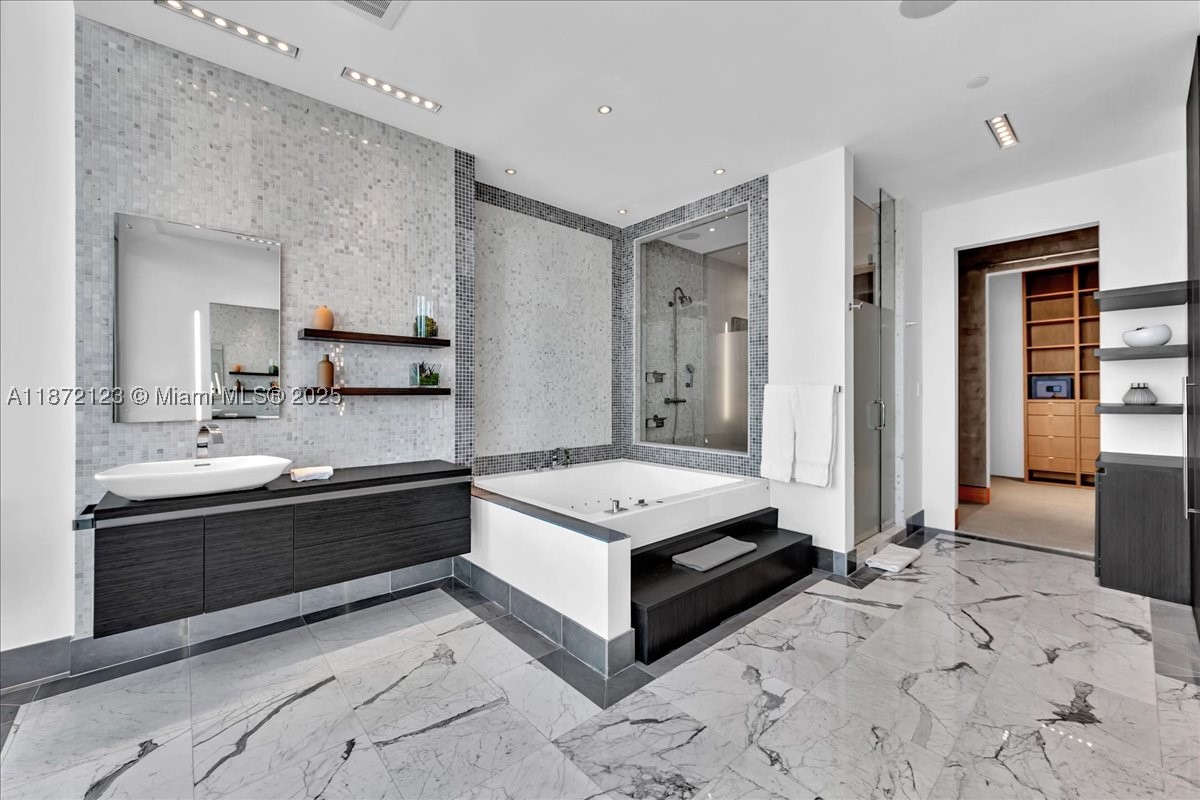 200 Biscayne Boulevard Way #PH 5401, Miami FL 33131
