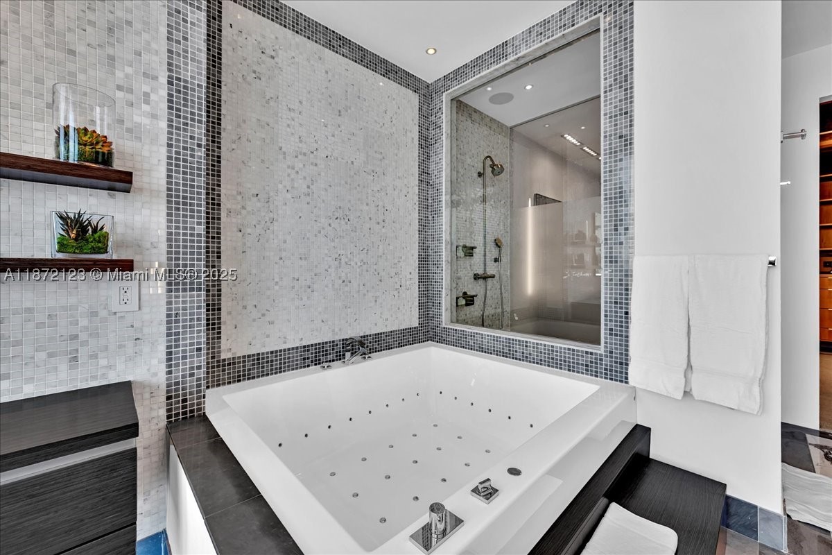 200 Biscayne Boulevard Way #PH 5401, Miami FL 33131