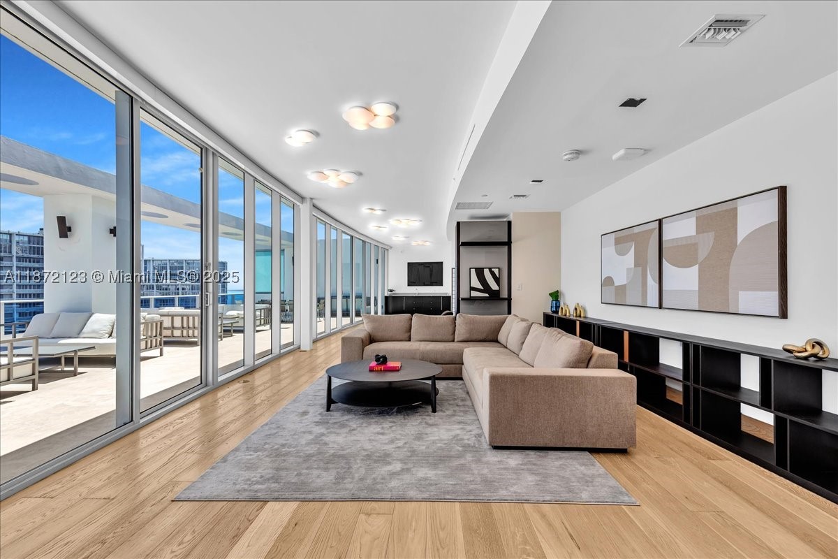 200 Biscayne Boulevard Way #PH 5401, Miami FL 33131