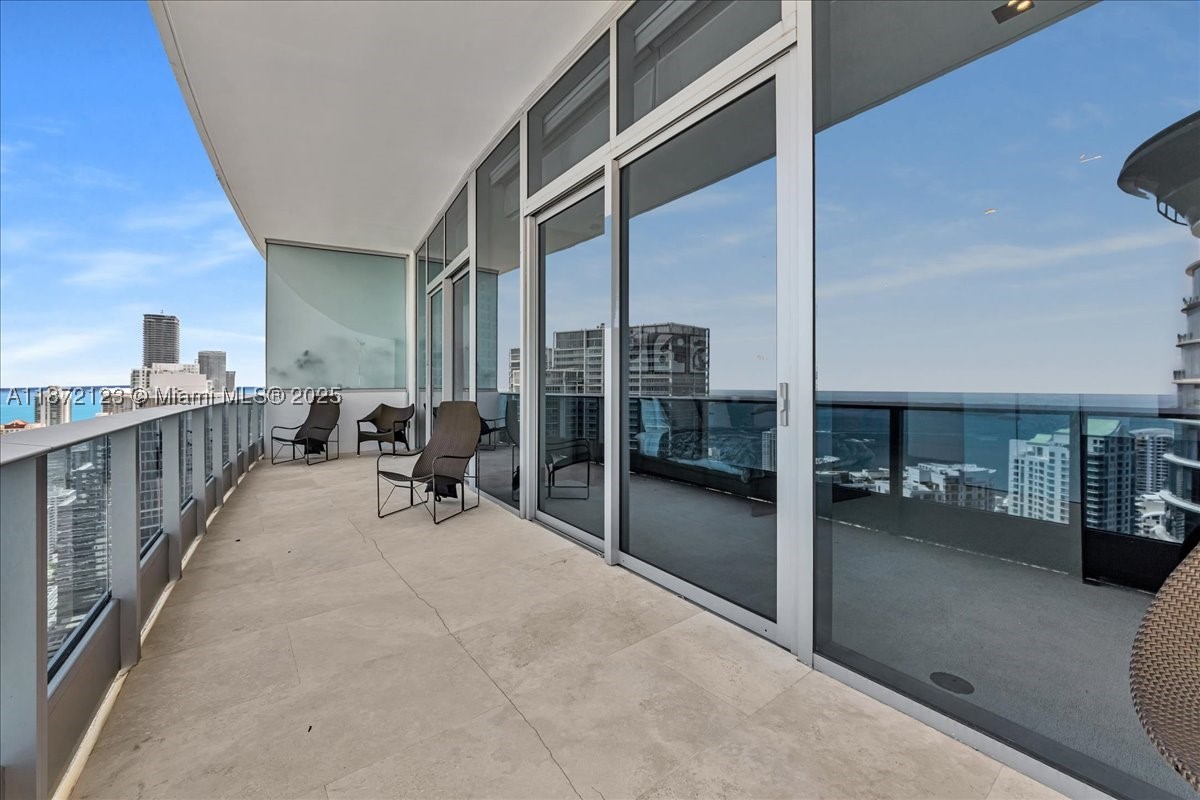 200 Biscayne Boulevard Way #PH 5401, Miami FL 33131