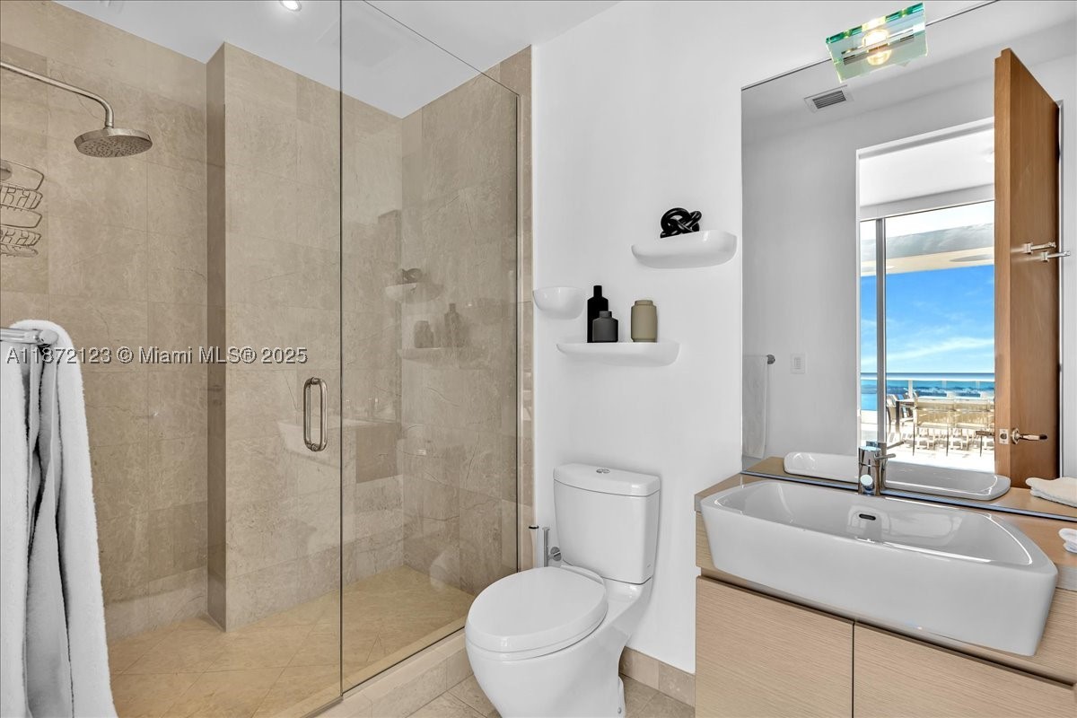 200 Biscayne Boulevard Way #PH 5401, Miami FL 33131