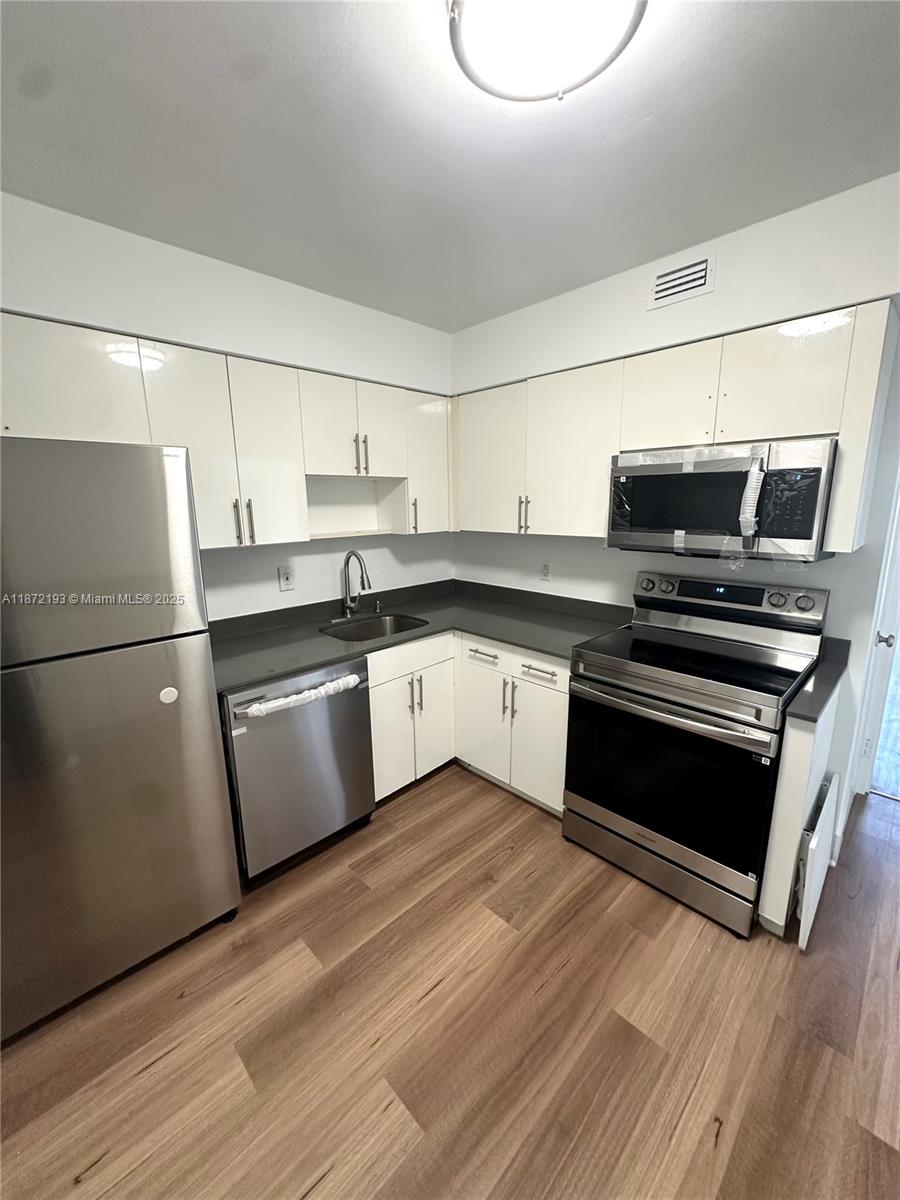 5161 Collins Ave #1208, Miami Beach FL 33140