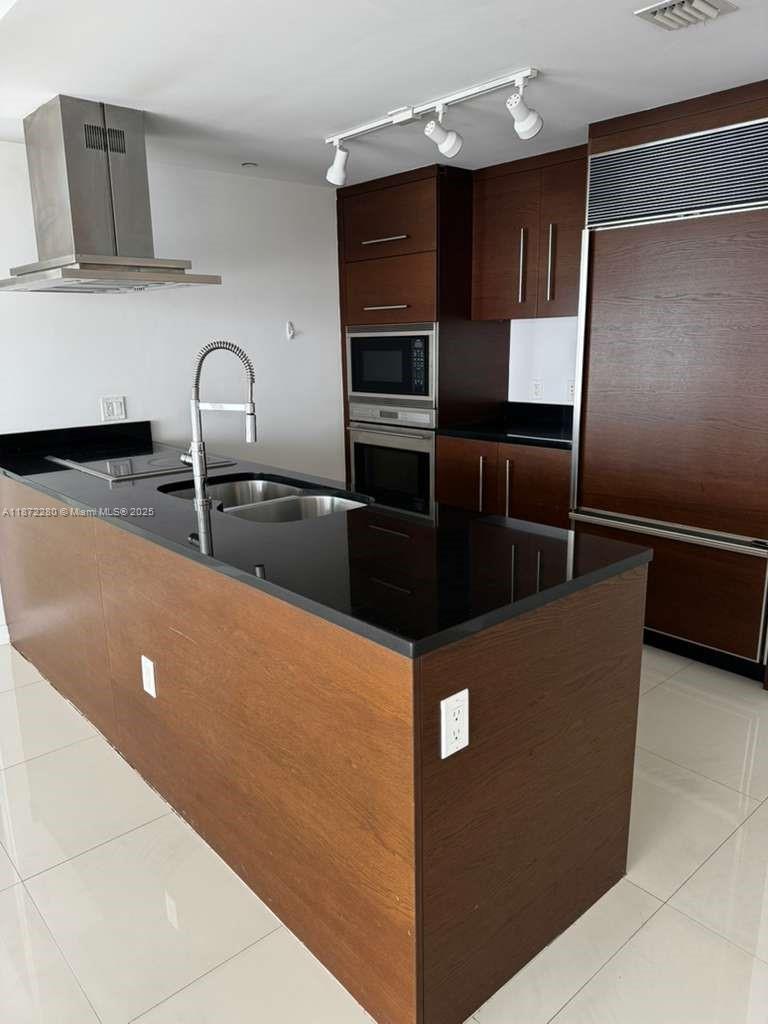 495 BRICKELL AV #3709, Miami FL 33131