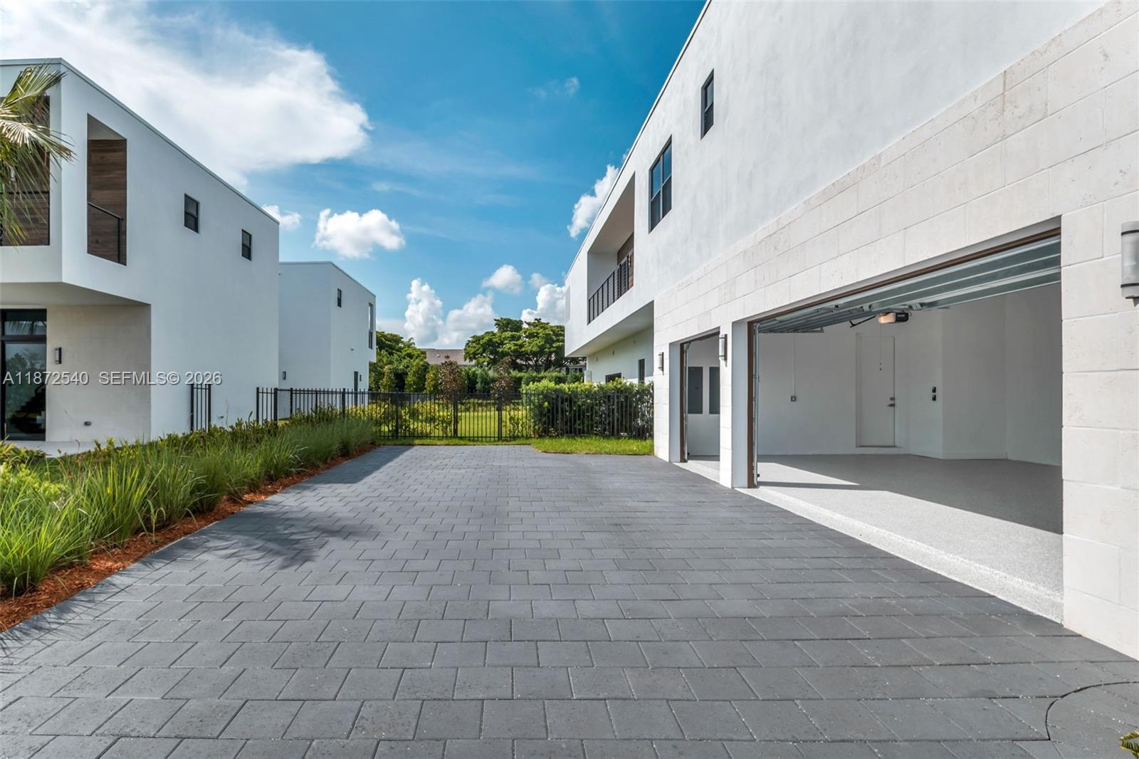 16740 N Botaniko Dr N, Weston FL 33326