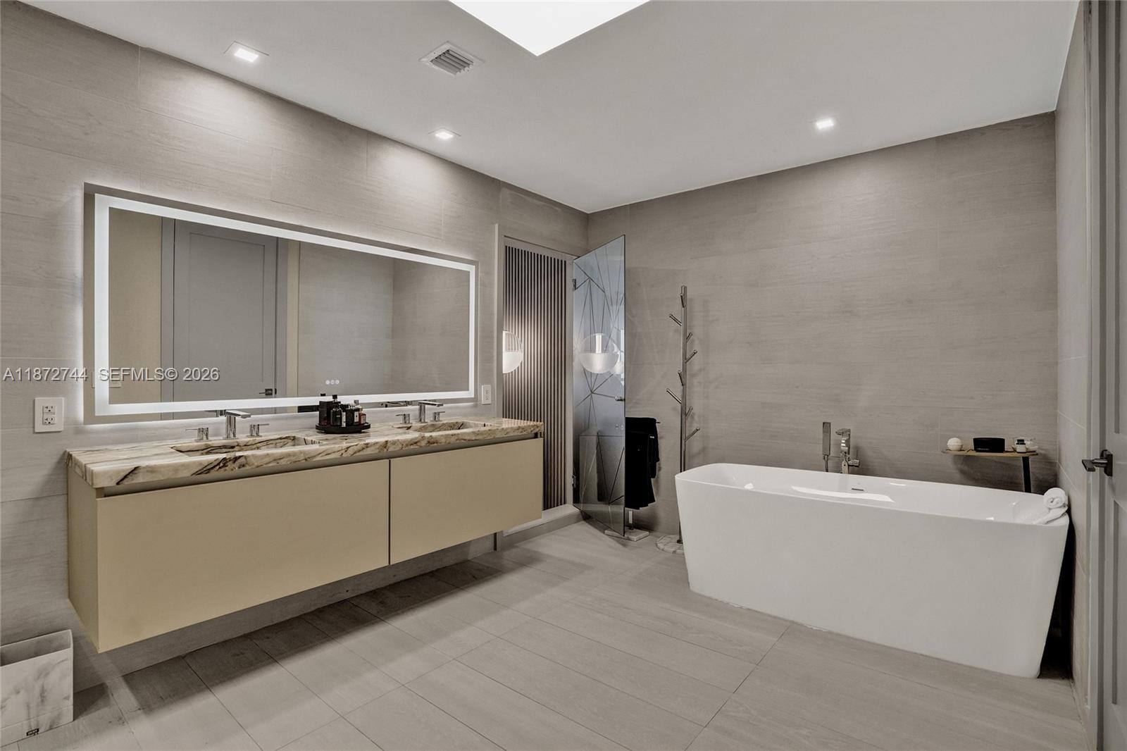 1100 Biscayne Blvd #6303, Miami FL 33132