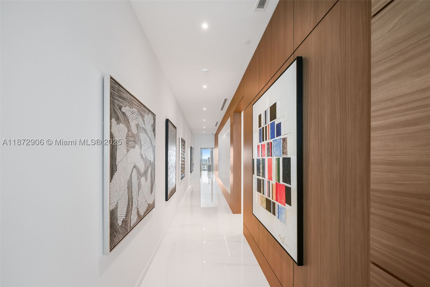 300 Biscayne Blvd Way #PH6001, Miami FL 33131