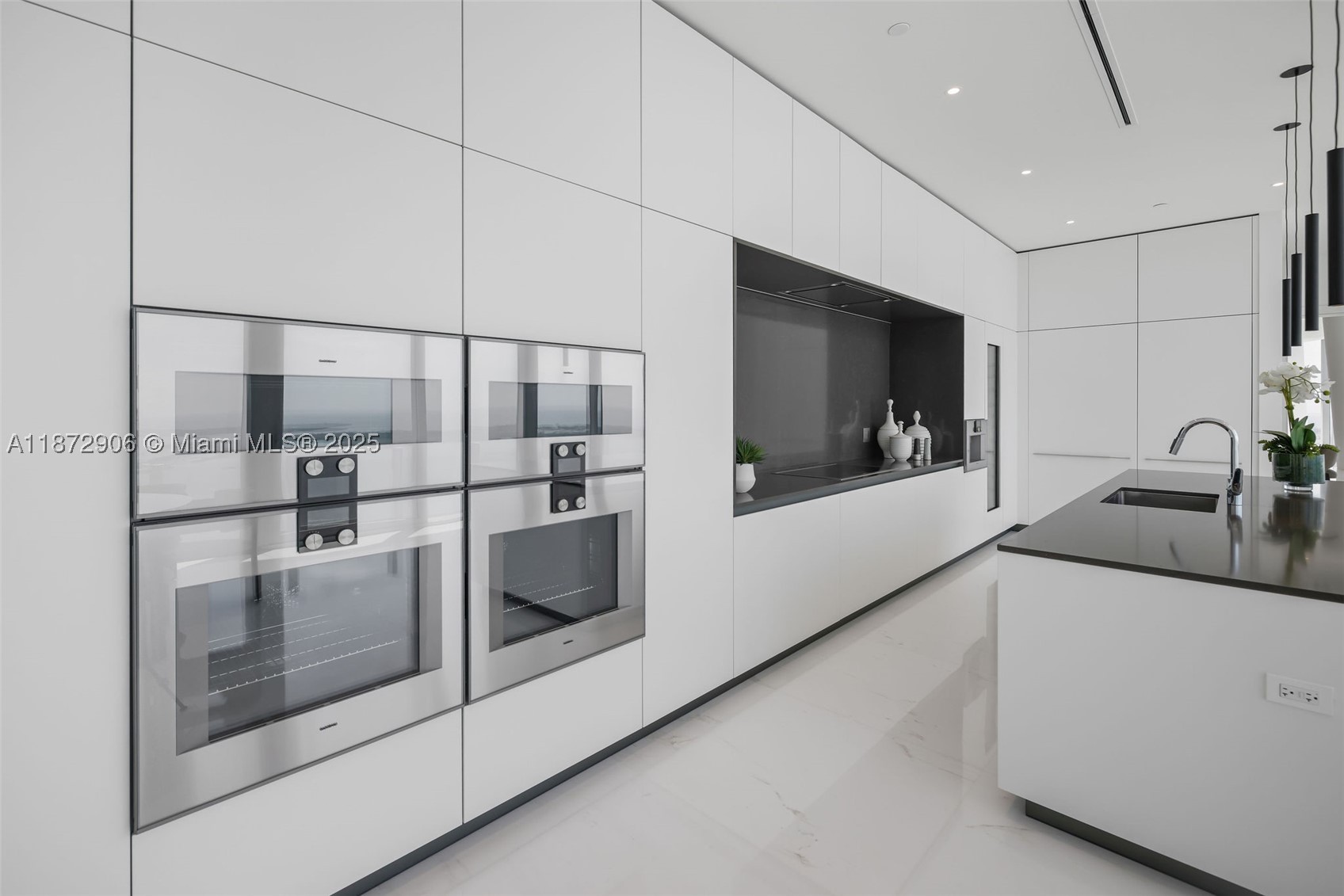 300 Biscayne Blvd Way #PH6001, Miami FL 33131