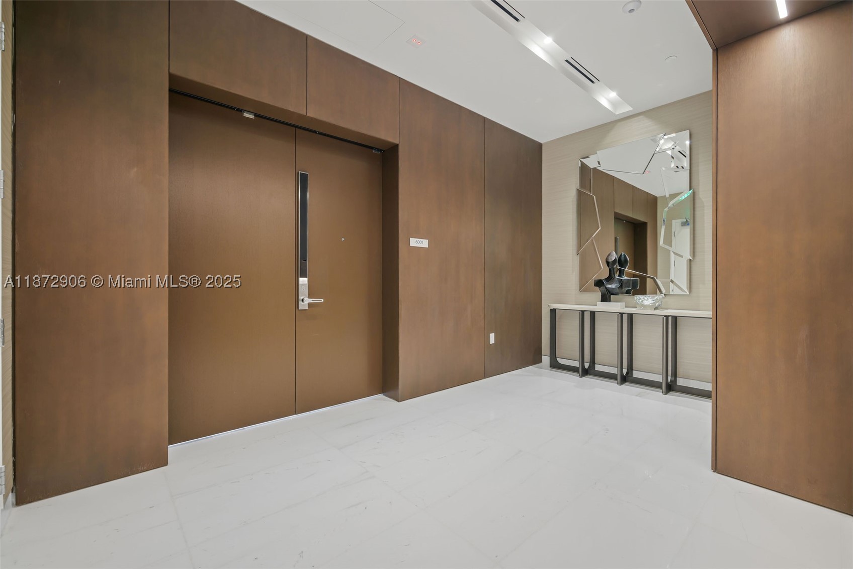 300 Biscayne Blvd Way #PH6001, Miami FL 33131