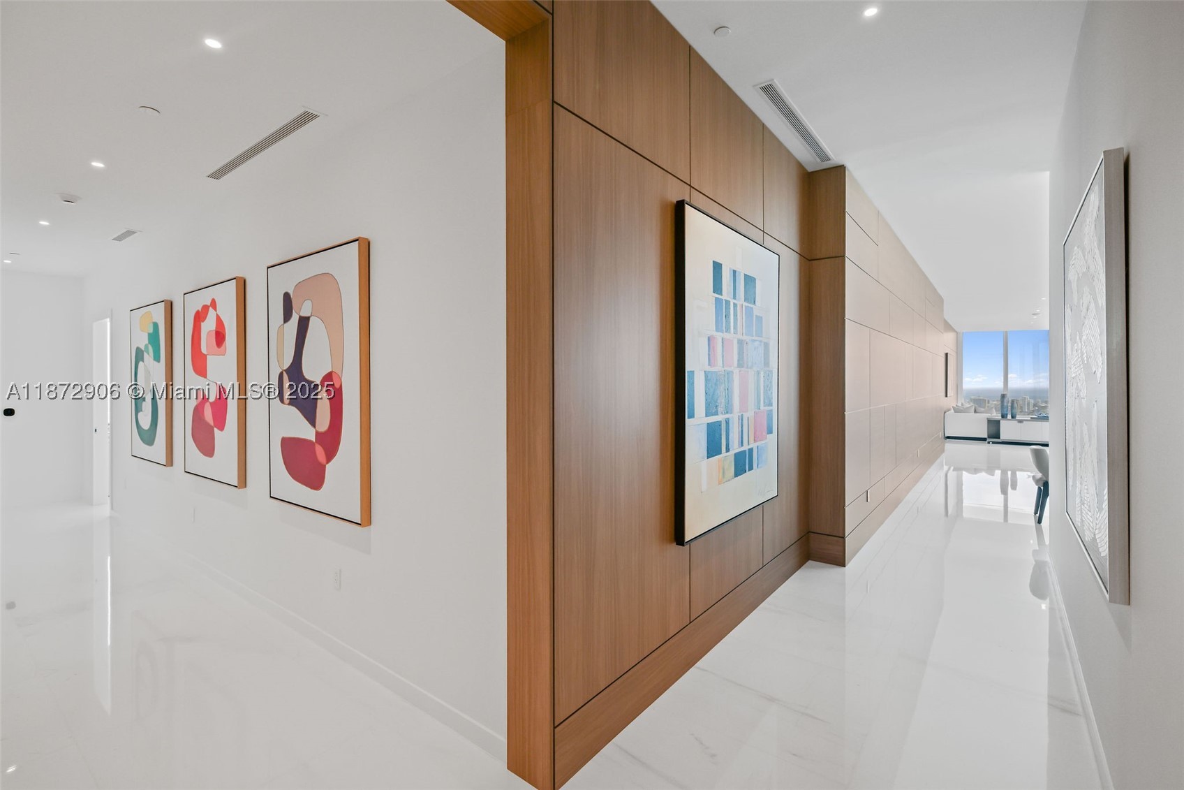 300 Biscayne Blvd Way #PH6001, Miami FL 33131