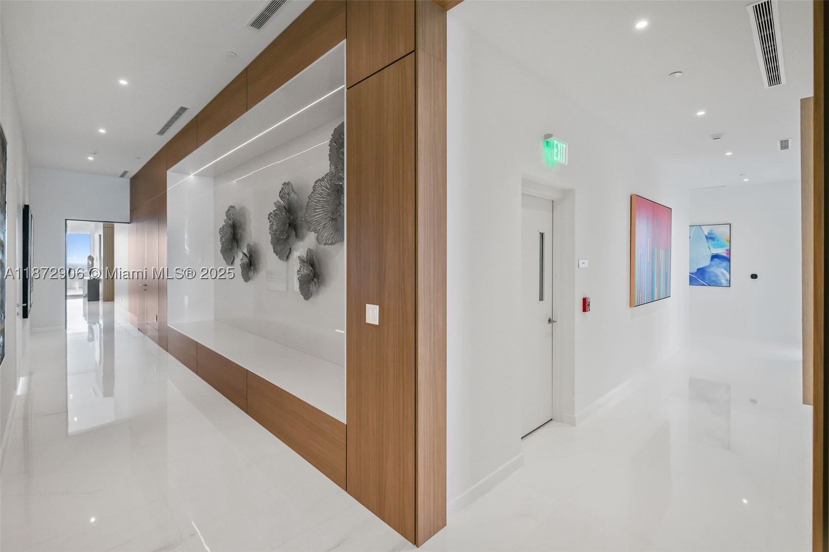 300 Biscayne Blvd Way #PH6001, Miami FL 33131
