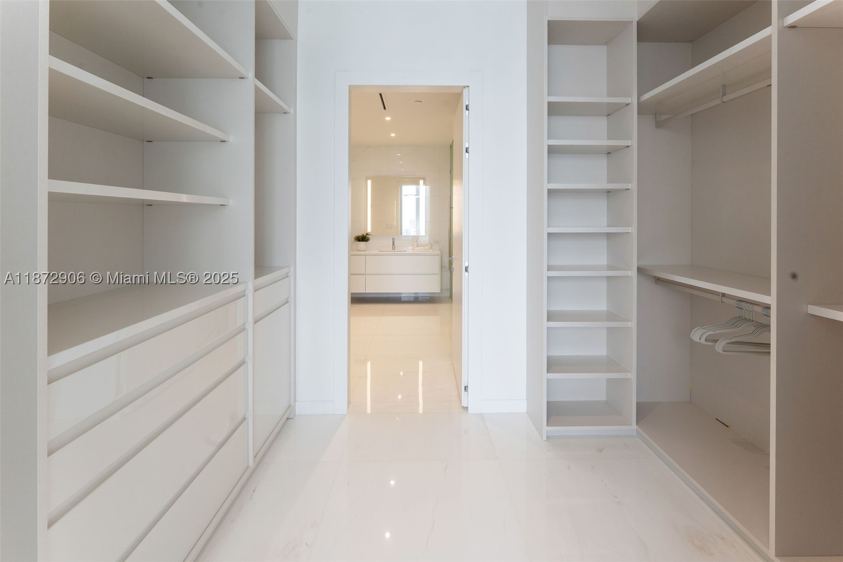 300 Biscayne Blvd Way #PH6001, Miami FL 33131