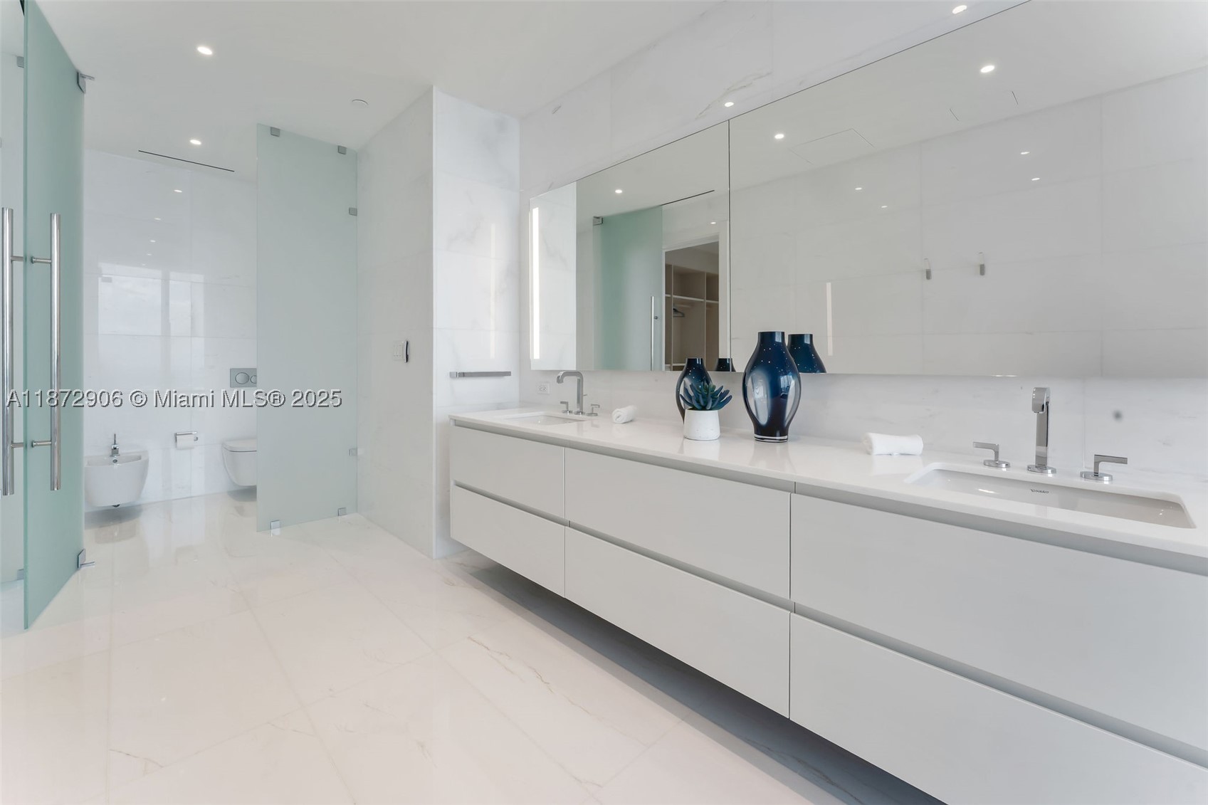 300 Biscayne Blvd Way #PH6001, Miami FL 33131