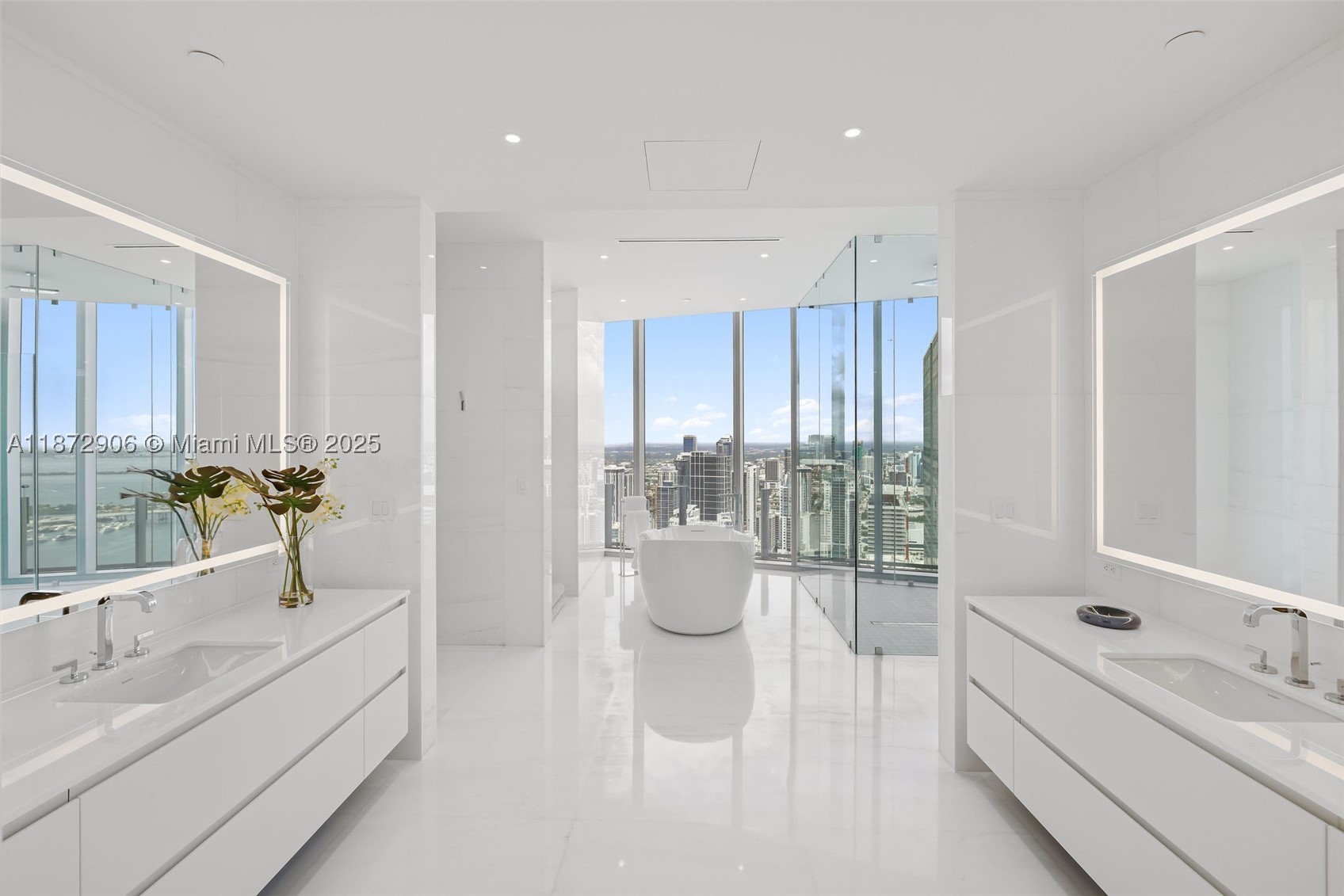300 Biscayne Blvd Way #PH6001, Miami FL 33131