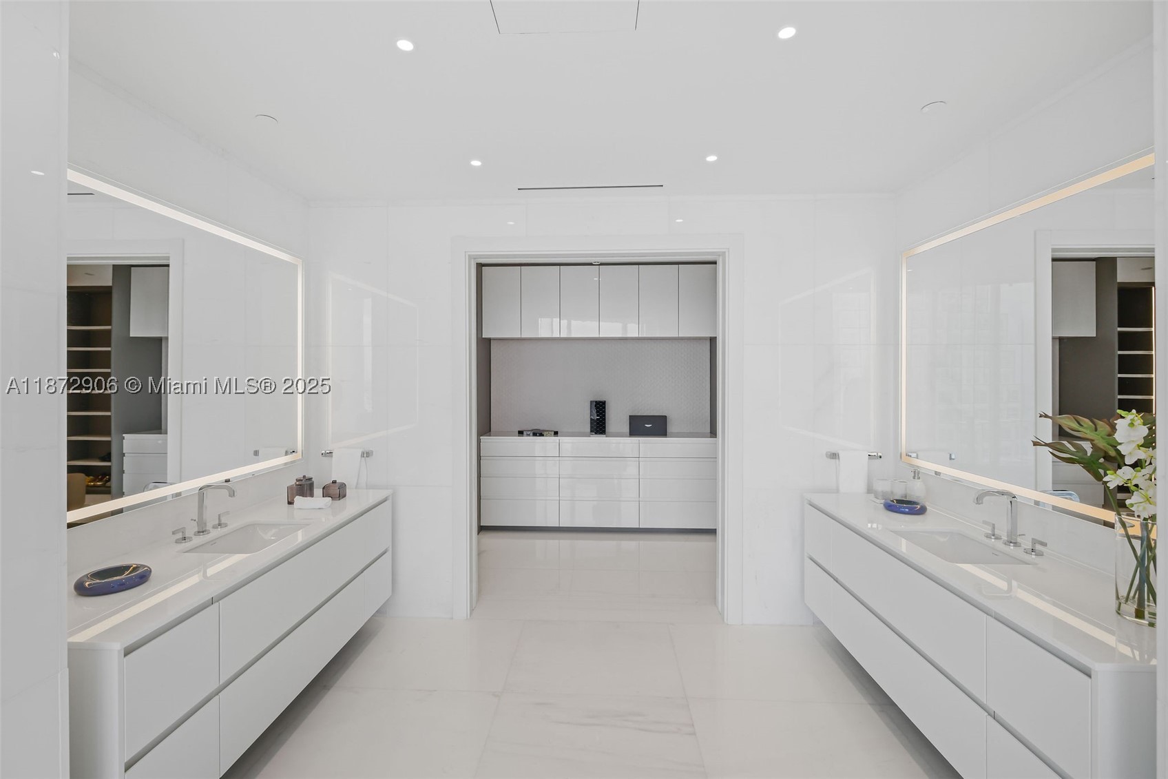 300 Biscayne Blvd Way #PH6001, Miami FL 33131