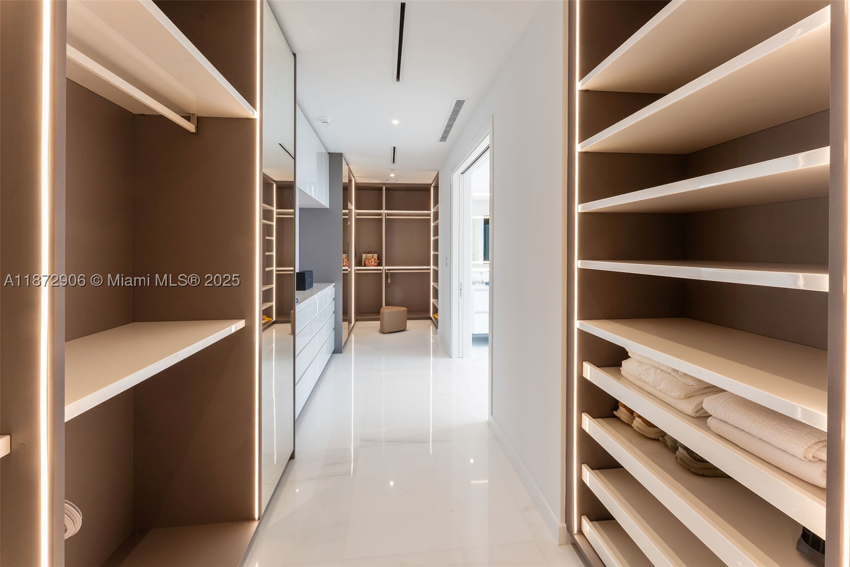 300 Biscayne Blvd Way #PH6001, Miami FL 33131