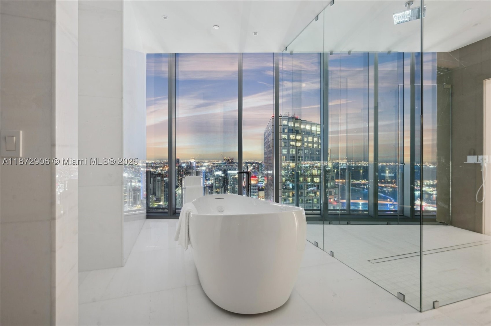300 Biscayne Blvd Way #PH6001, Miami FL 33131