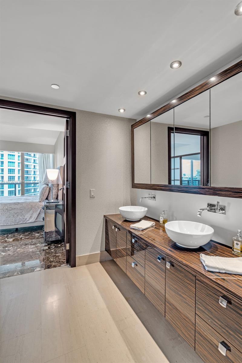 5875 Collins Ave #1503, Miami Beach FL 33140