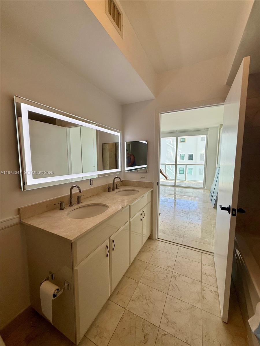 6365 Collins Ave #904, Miami Beach FL 33141